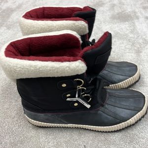 Tommy Hilfiger Women’s Winter Duck Boots size 8